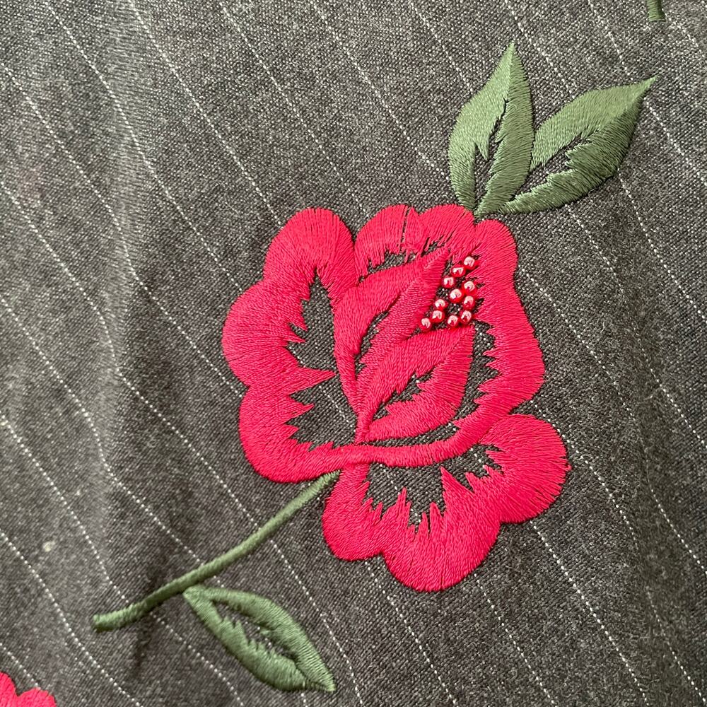 Donna Morgan Pinstriped Rose Embroidered Dress Size 10 Scoop Neck - Picture 7 of 7